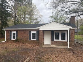 Building Photo - Renovated 3 Bedroom 1 Bath Home for Rent!