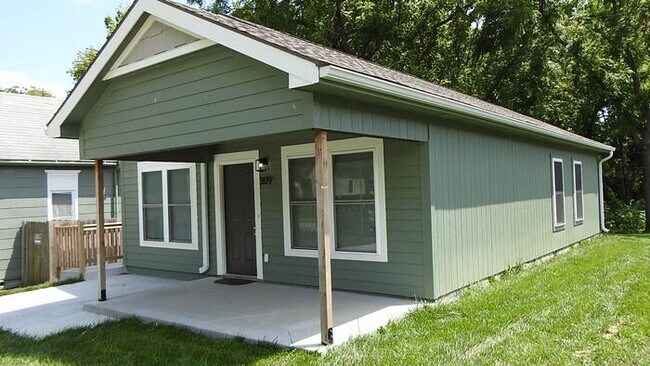 Building Photo - Newer Build - 3 bed -2bath Home in Indepen...