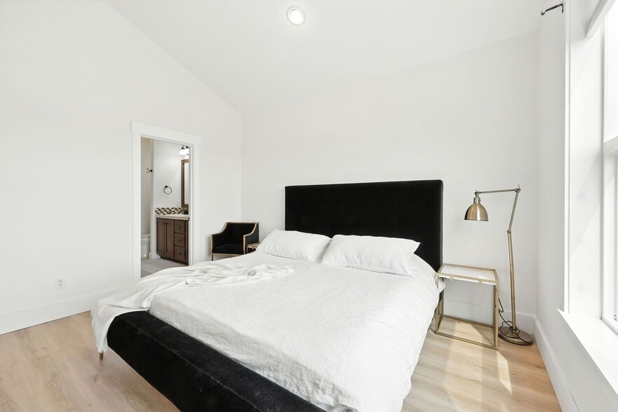 Building Photo - 15004 SE Shaunte Ln