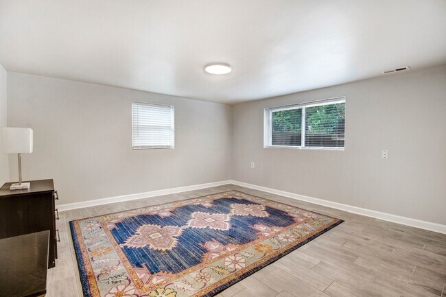 Building Photo - 105 Pineland Cir