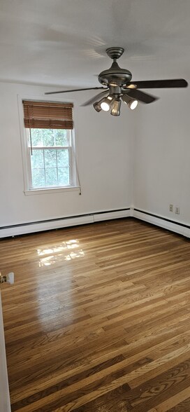 Building Photo - 3220 Albemarle Ave