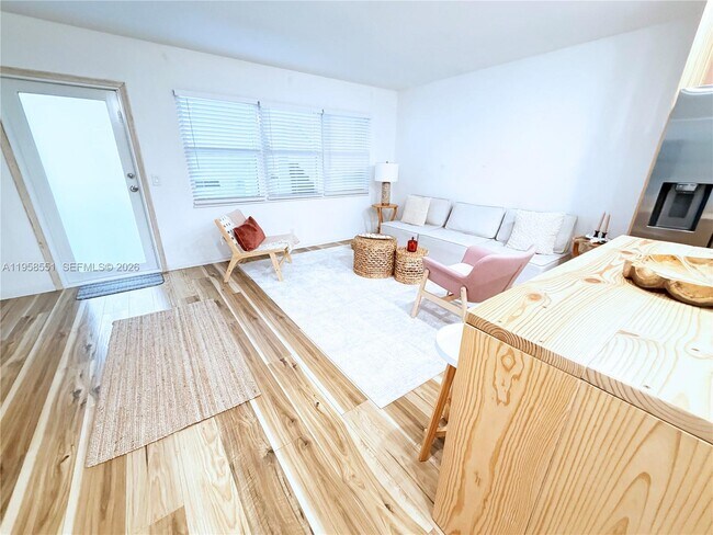 Building Photo - 2130 Cambridge F