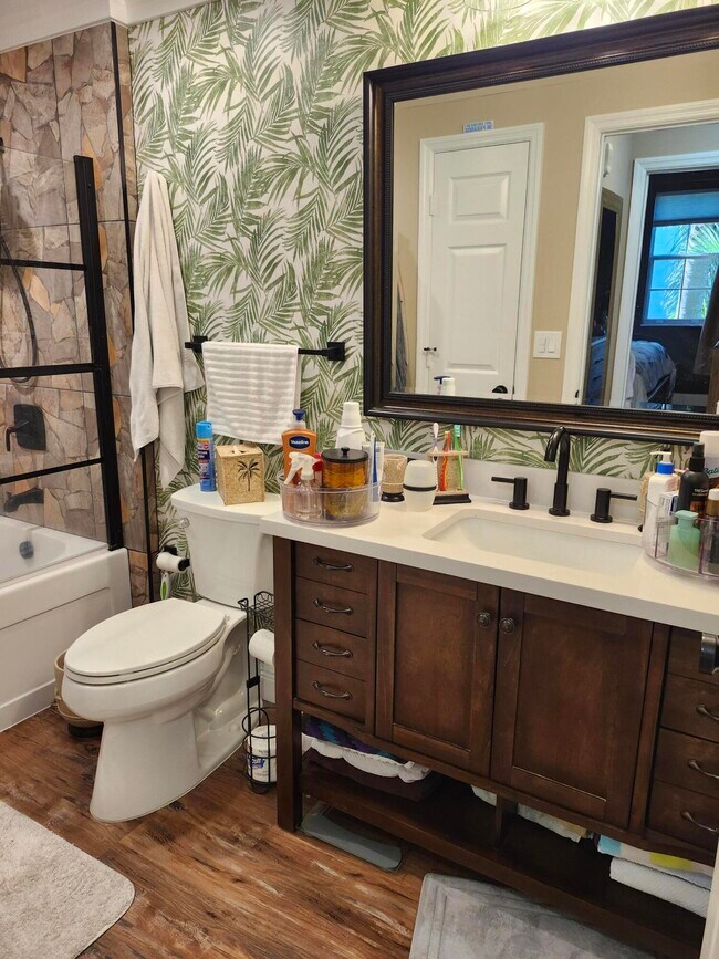 Building Photo - 533 NE 3rd Ave