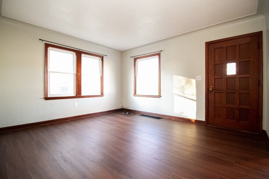 Building Photo - 423 W Capistrano Ave