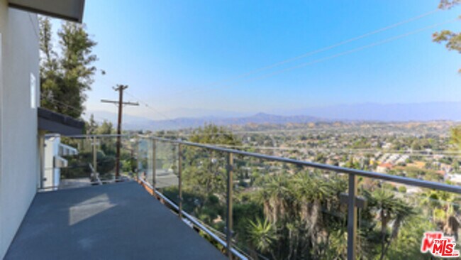 Building Photo - 649 Cross Ave