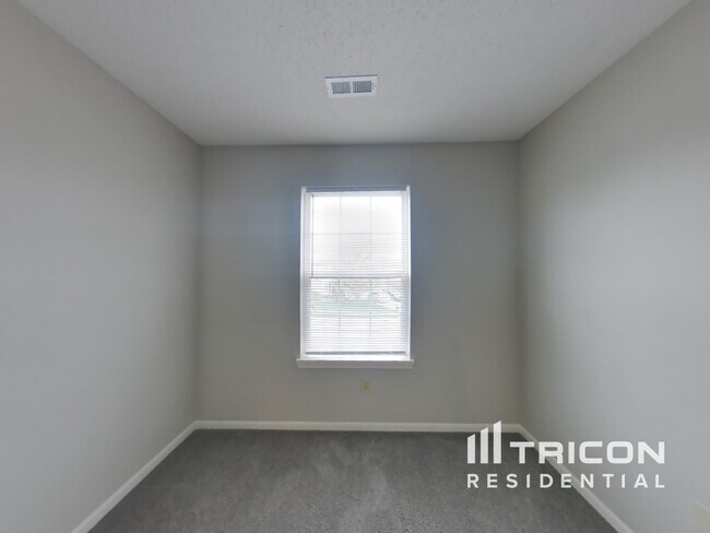 Building Photo - 302 E Brixton Woods Dr
