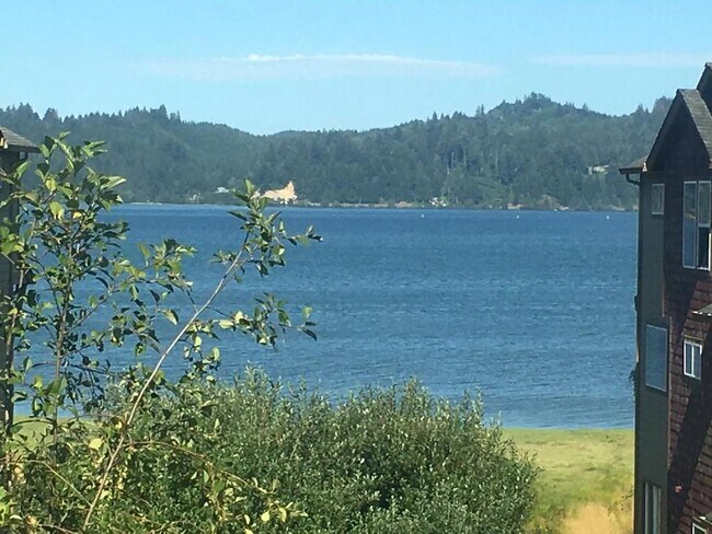 Building Photo - 475 SE 35th St