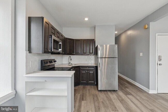 Building Photo - 21 E Price St