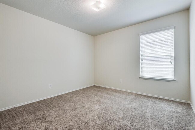 Building Photo - 1165 Dravite Dr