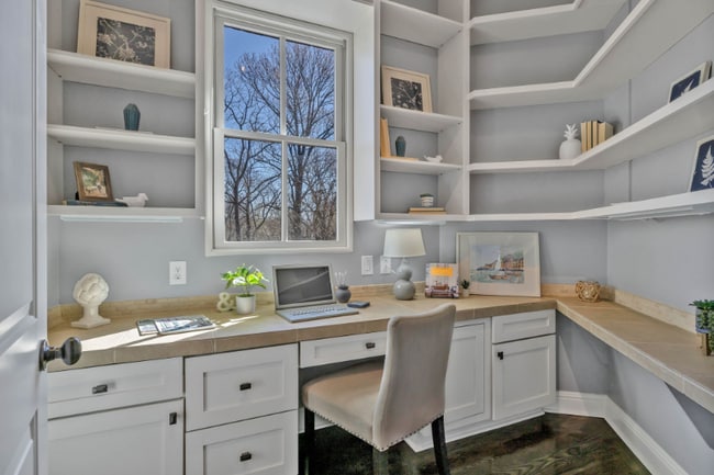 Building Photo - 1127 Glendale Ln