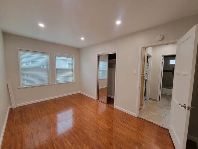 Building Photo - 2221