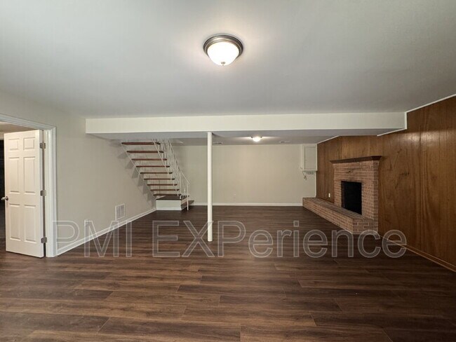 Building Photo - 6405 Roberts Dr