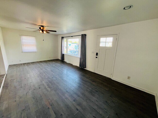 Building Photo - 4 bed 2 bath home with 4 car shop