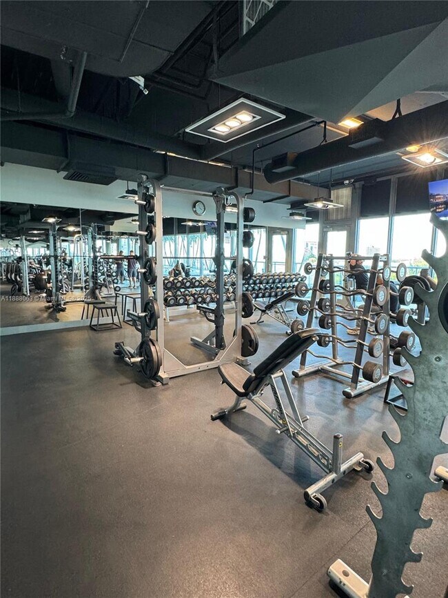 Building Photo - 601 NE 36th St