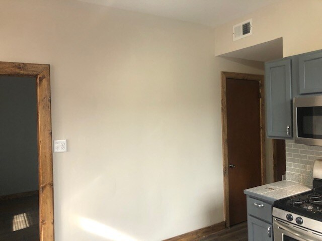 Building Photo - 3713 W Shakespeare Ave