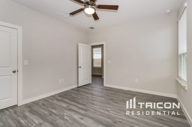 Building Photo - 628 Lindheimer Ln