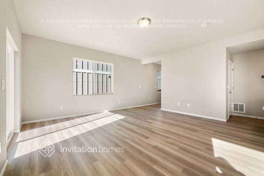 Building Photo - 11216 House Finch Ln