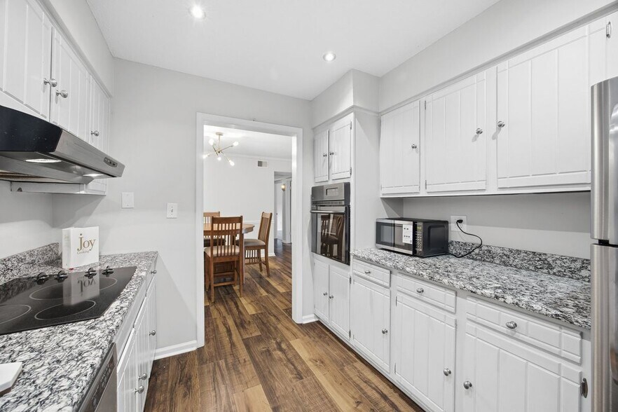 Building Photo - 4739 Hedgemore Dr