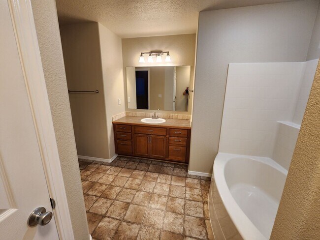 Building Photo - Move In Special- $500.00