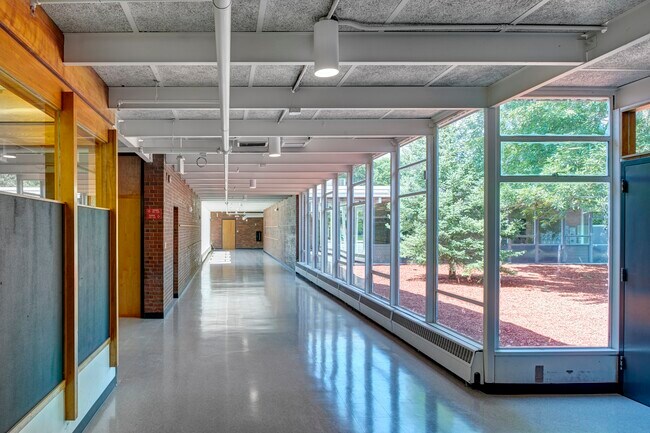 Building Photo - 3200 Pioneer Ave SE