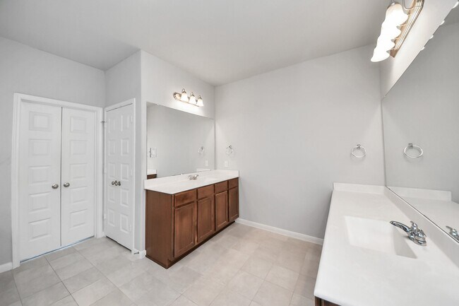 Building Photo - 3102 Trishelle Ct