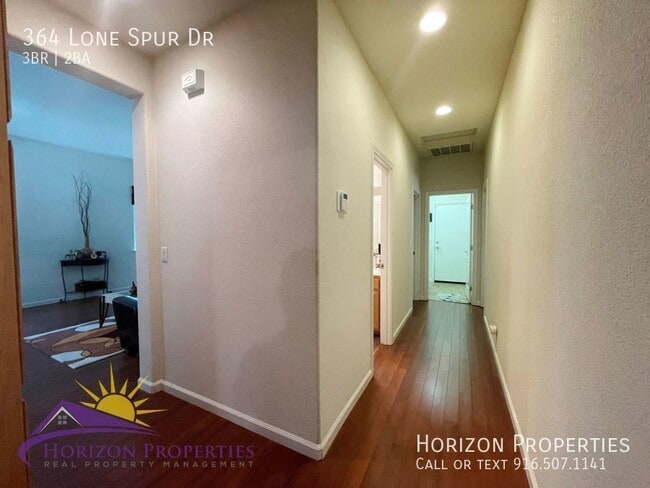 Building Photo - 364 Lone Spur Dr