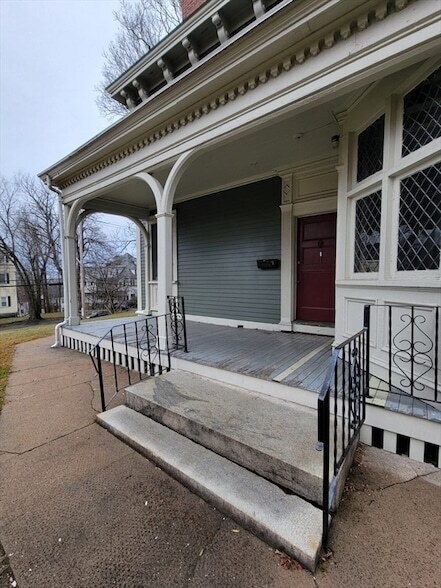 Building Photo - 172 Nesmith St