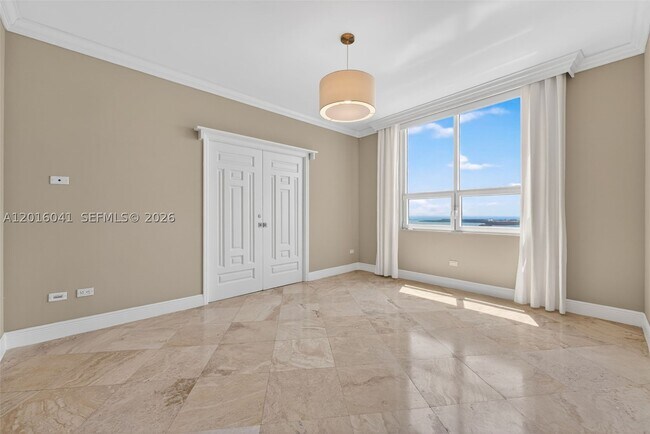 Building Photo - 808 Brickell Key Dr