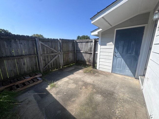 Building Photo - 143 Centipede Ln