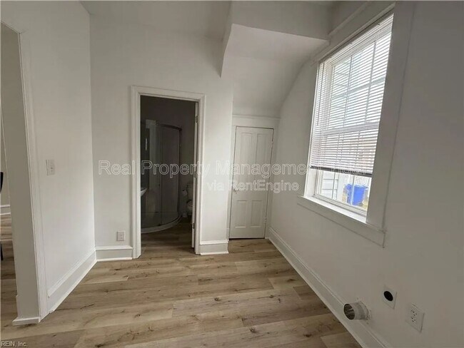 Building Photo - 1020 23rd St