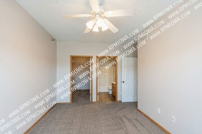 Building Photo - 2323 E Porter Ave