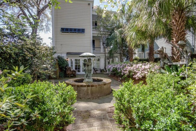 Building Photo - Beautiful 2 BR/1 BA Furnished Apartment Av...