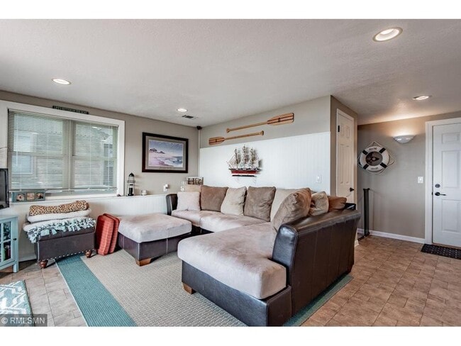 Building Photo - 14684 Cove Ave SE