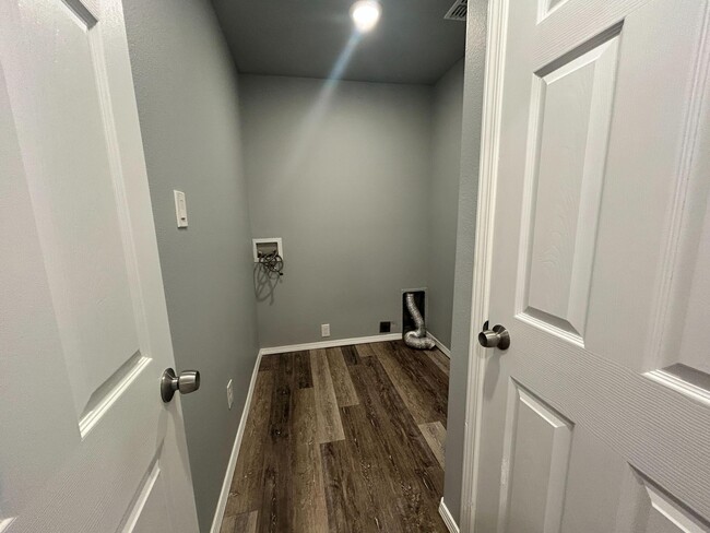 Building Photo - 1107 N Englewood Ave