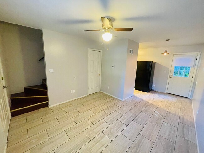 Building Photo - 1309 Access Rd