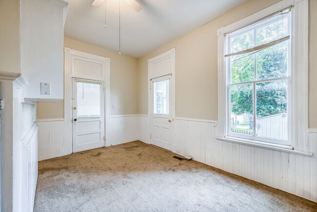 Building Photo - 3127 W Franklin St