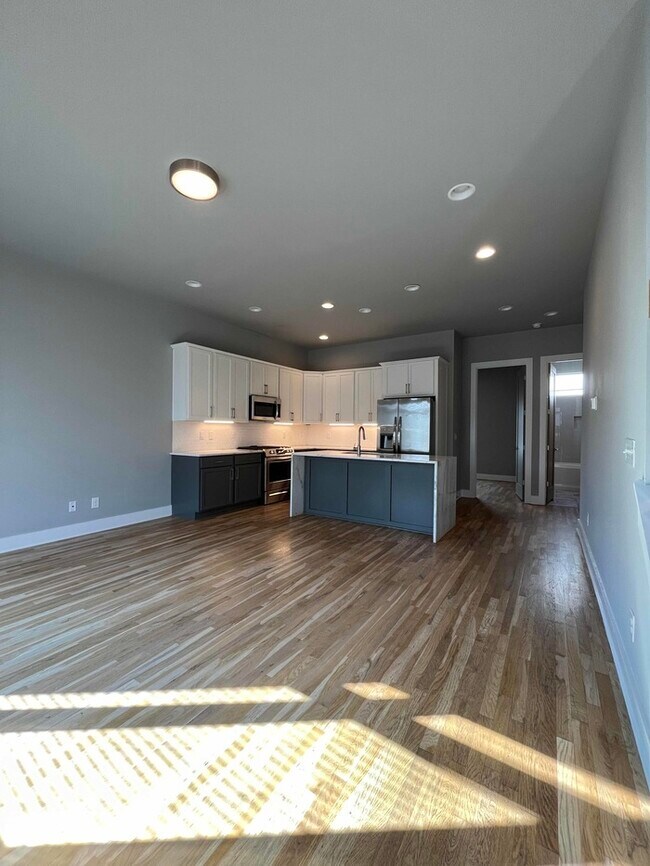 Building Photo - 976 Youngs Ln