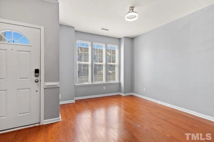 Building Photo - Room in Townhome on Casona Way