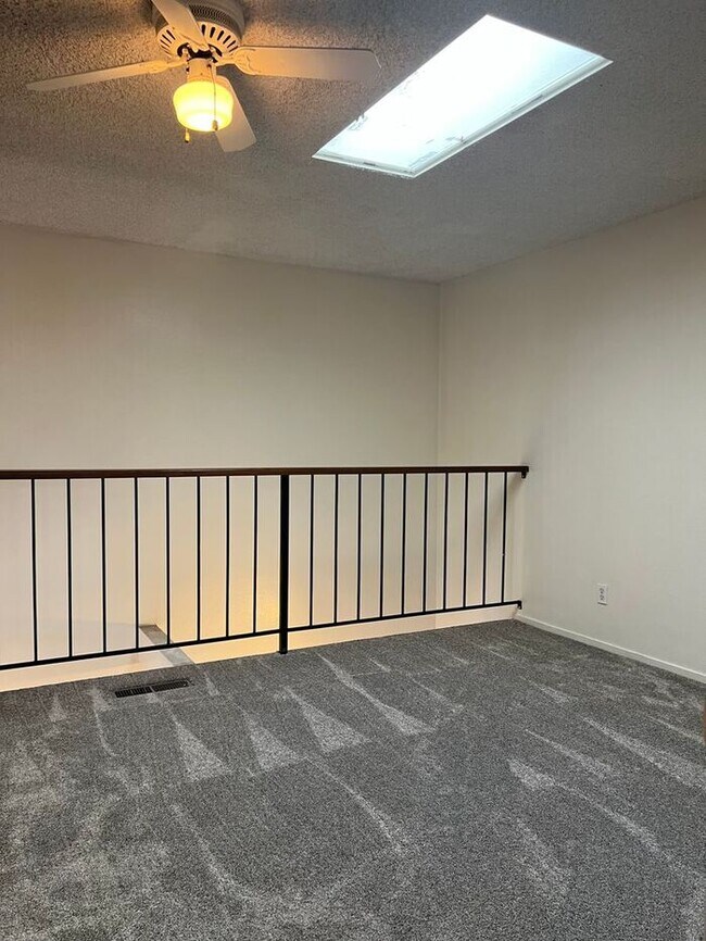Building Photo - Cute Central Sparks Townhouse