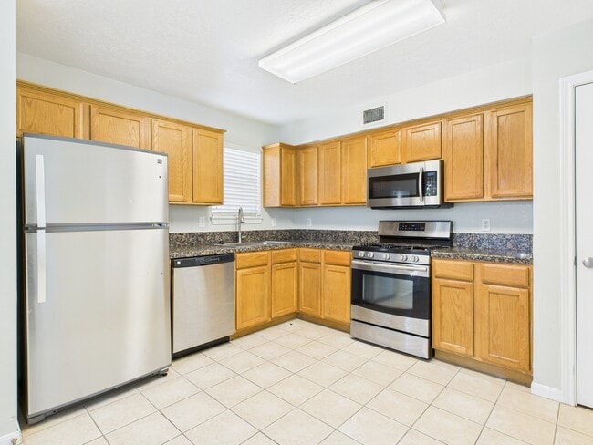 Building Photo - 1812 W Villa Maria Rd