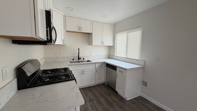 Building Photo - MeadSt221-223