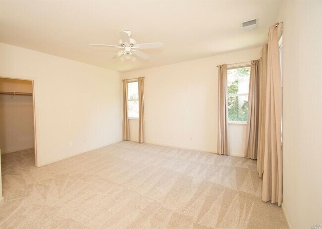 Building Photo - Beautifully Updated 5 Bedroom, 4 Bath Home...
