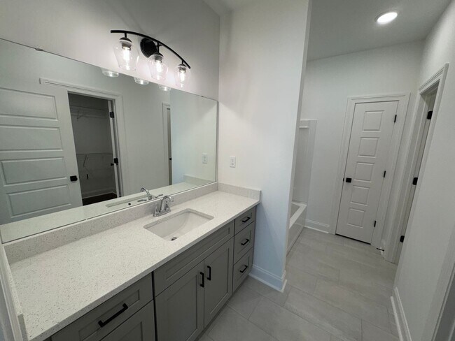 Building Photo - 4BD/4.5BA FOR RENT