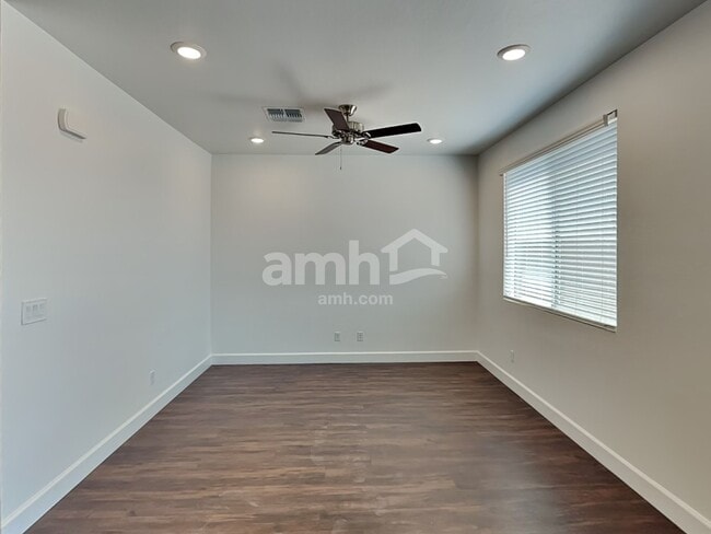 Building Photo - 17109 W Lawrence Ln