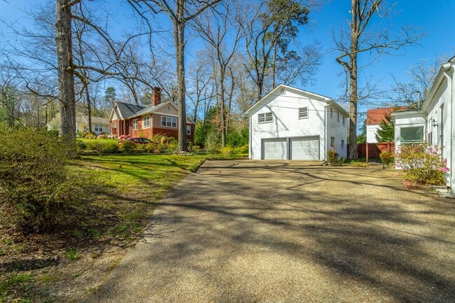 Building Photo - 3 Bedroom 2 Bath Classic