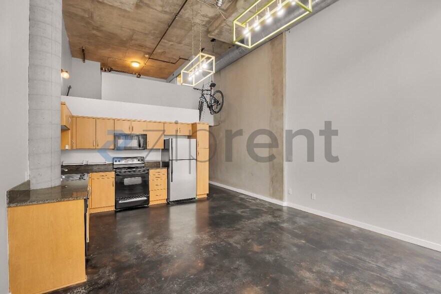 Building Photo - Unit 110