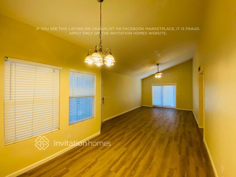 Building Photo - 1311 W Straford Dr