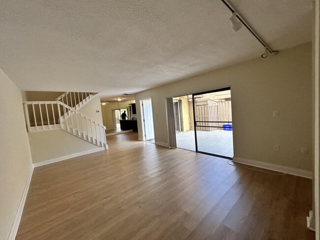 Building Photo - 705 7th Ct