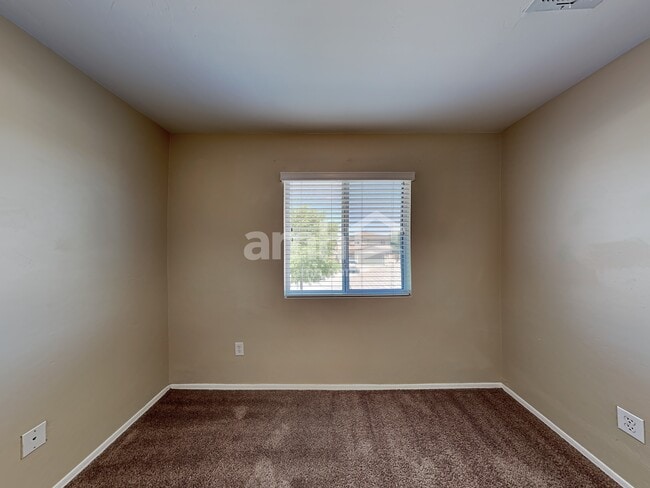 Building Photo - 1115 W Calle Puesta del Sol