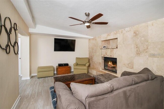 Building Photo - 2060 Sunnyside Pl